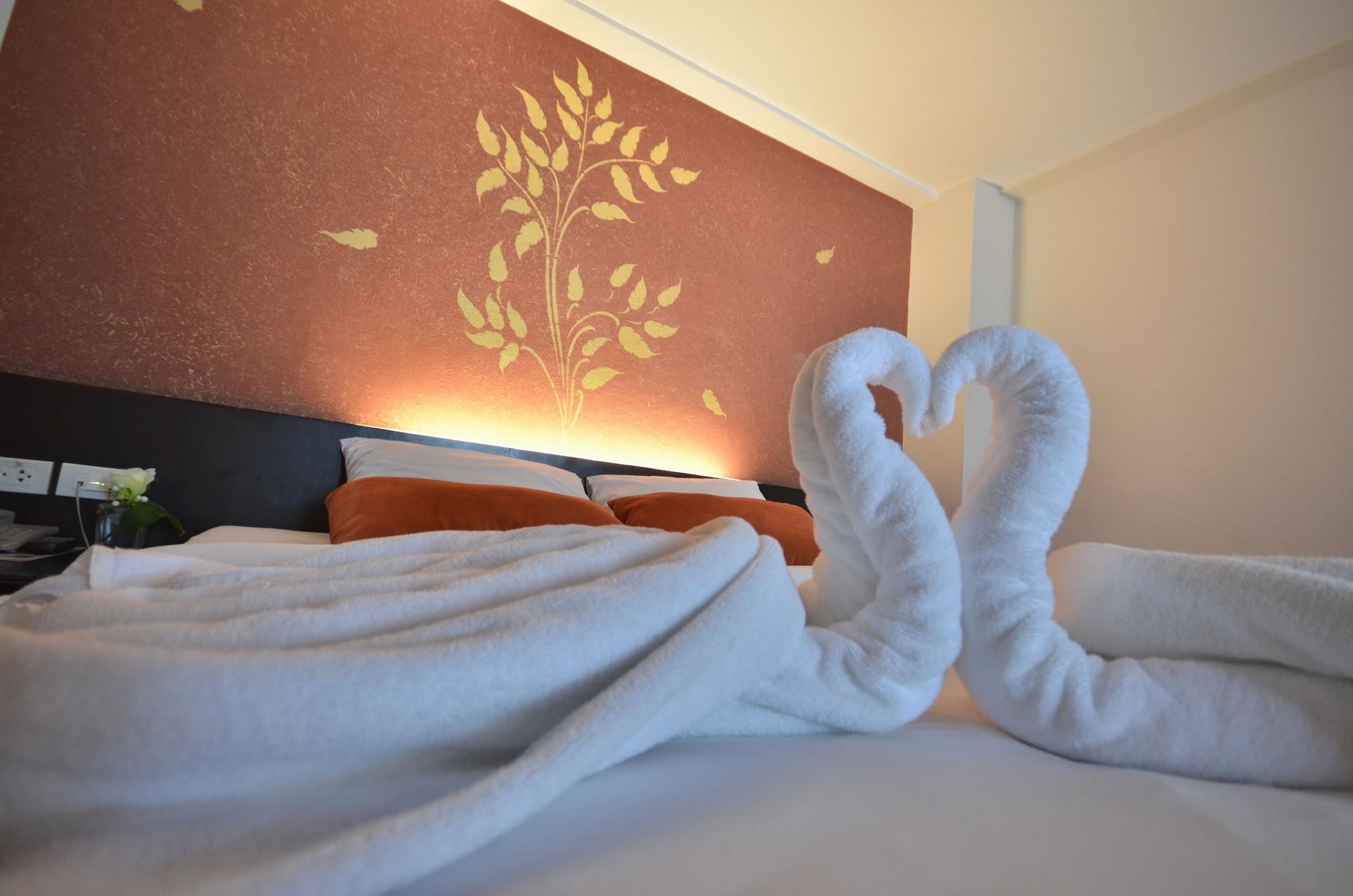 The Heritage Sathorn Suite Hotel Bangkok Exterior photo