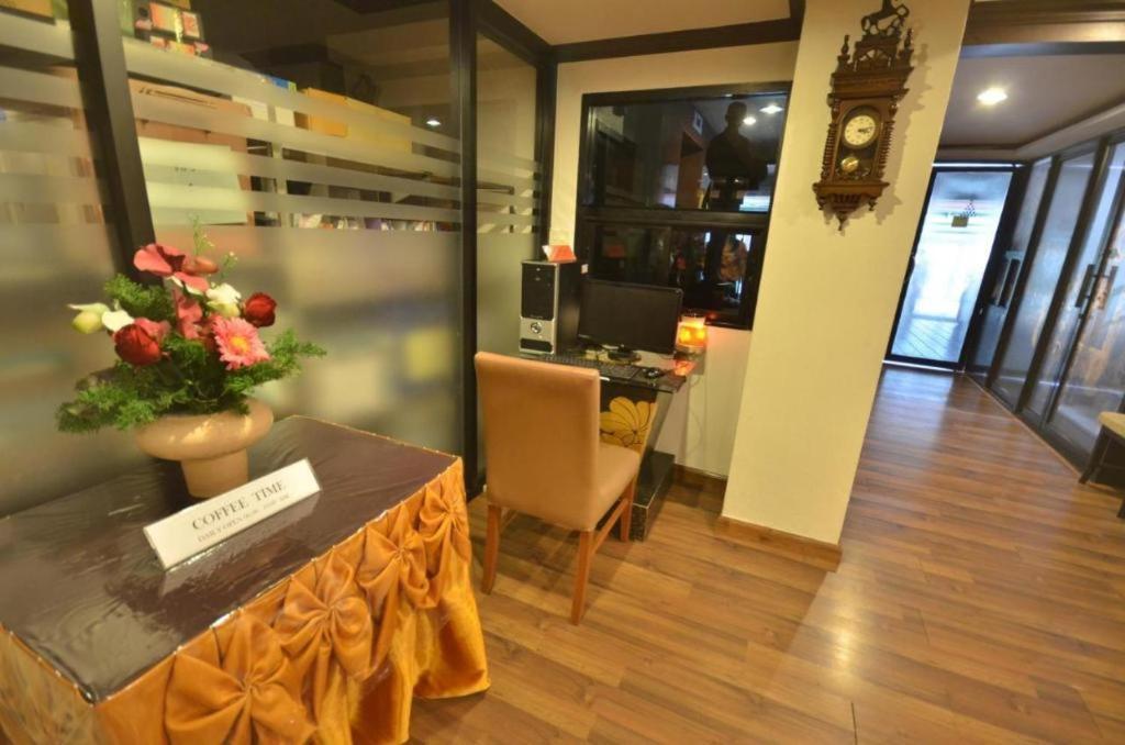 The Heritage Sathorn Suite Hotel Bangkok Exterior photo
